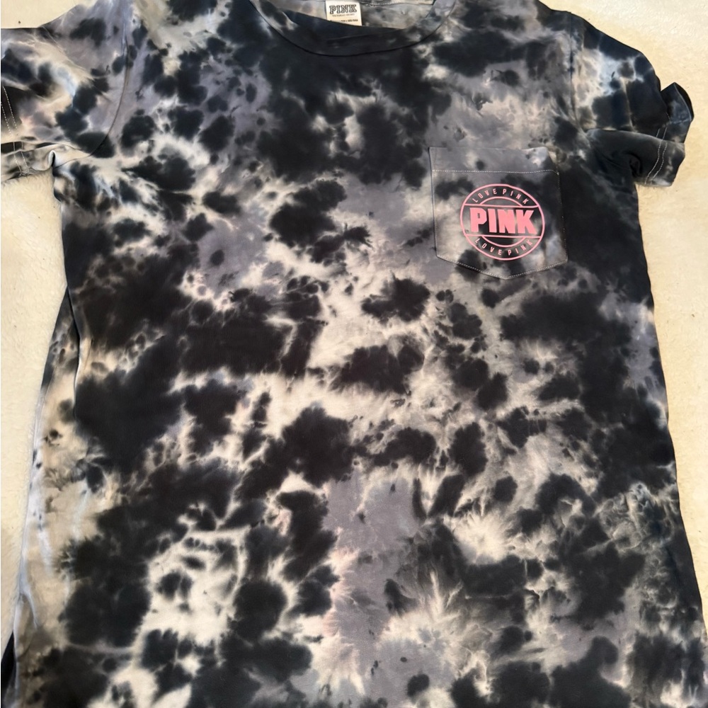 Tie-Dye VS PINK graphic tee